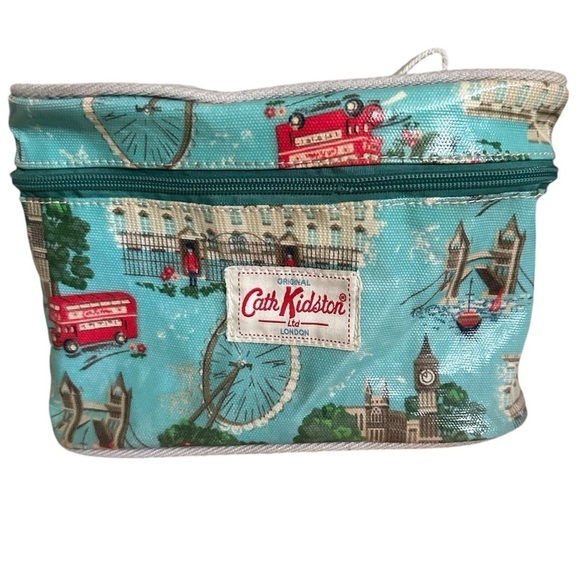CATH KIDSTON LINDON SCENE OILCLOTH 3 PIECE TRAVEL SET - Picture 3 of 12